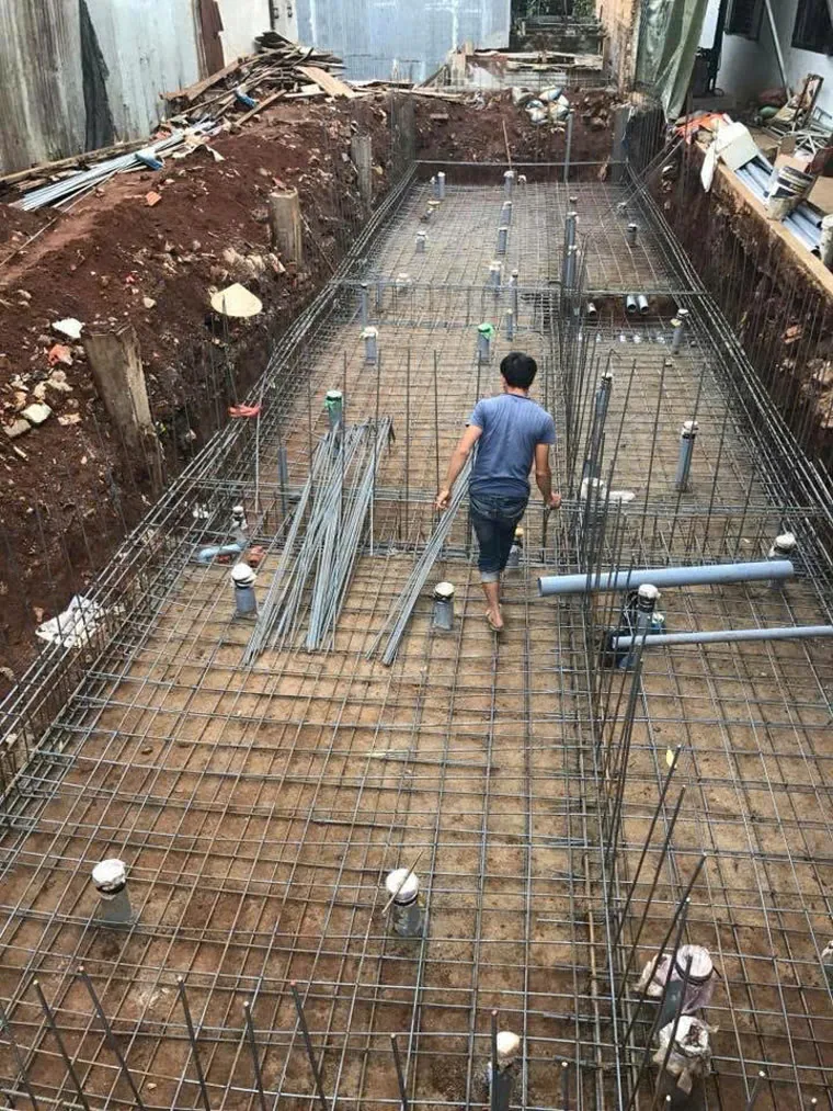 Thi công cốt thép đáy hồ Koi cỡ lớn