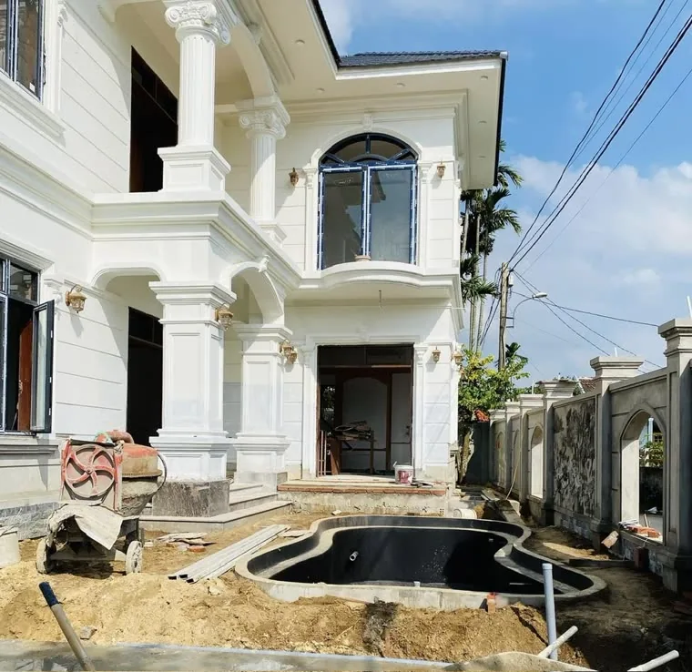 Thi công hồ Koi trước biệt thự tân cổ điển